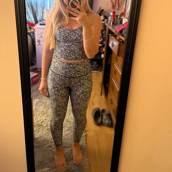 Gilly hicks workout set - Picture 3 of 11